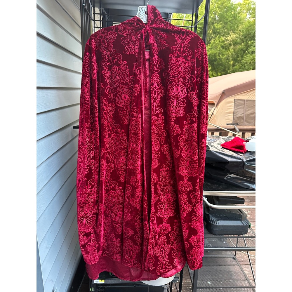 Spirit Halloween Red Velvet Damask Flocked Hooded Cape Costume Small Vampire